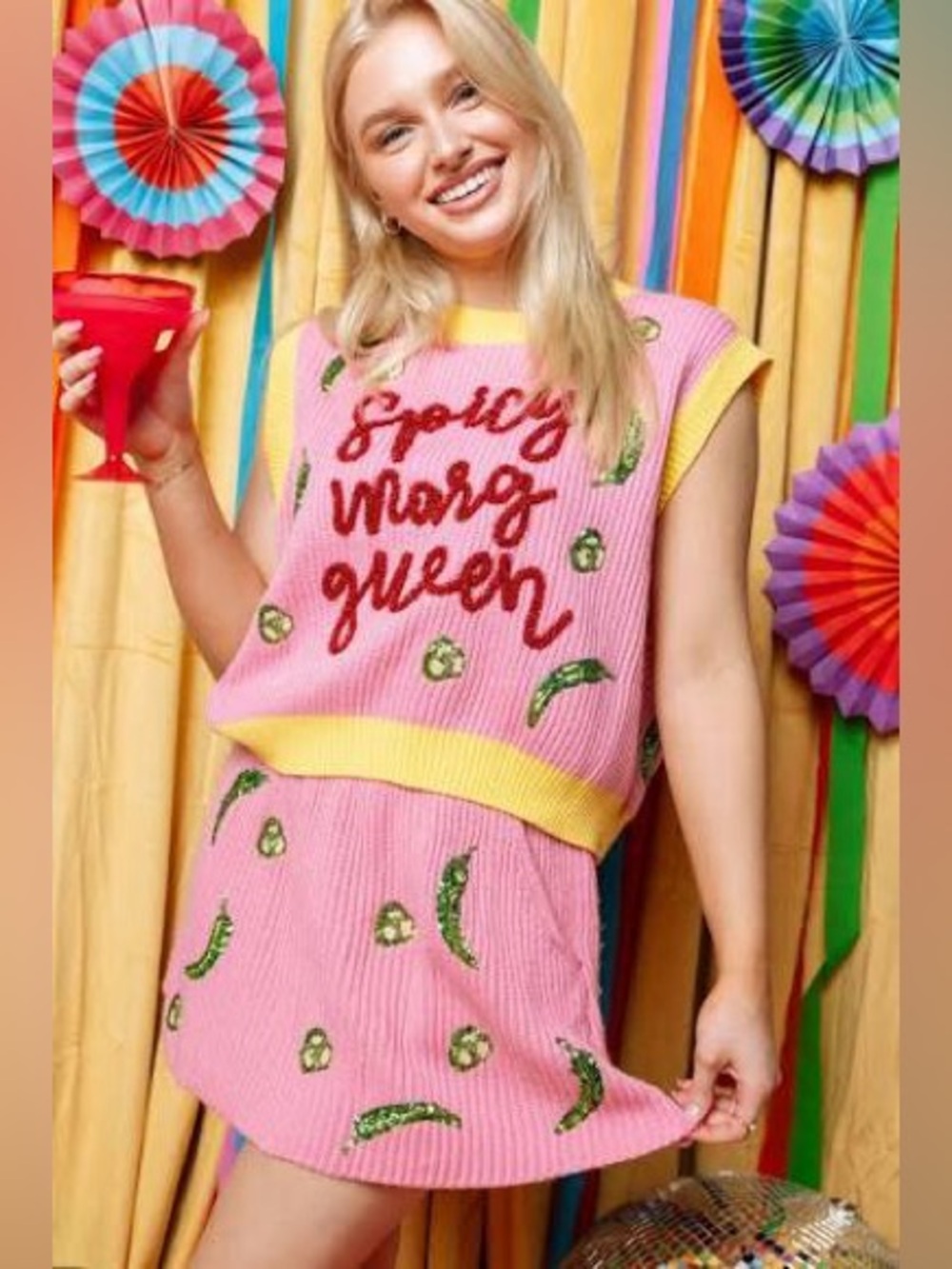 Queen of Sparkles Spicy Marg Queen Sleeveless Sequin Pink Sweater Size Medium - Picture 2 of 7